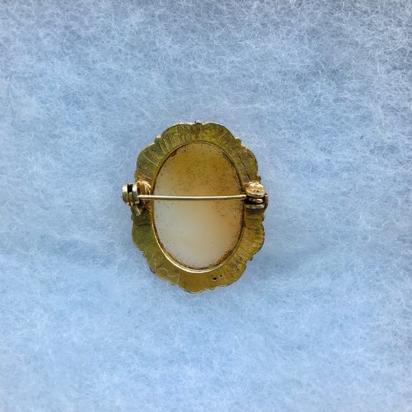 Vintage Cameo Brooch - Picture 4 of 4